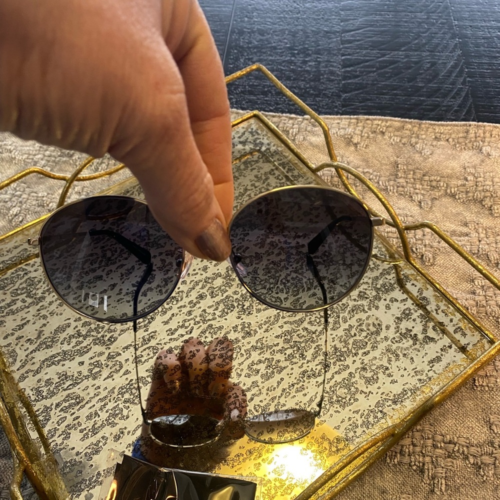 🌺 New Coach Black Sunglasses - Picture 4 of 9